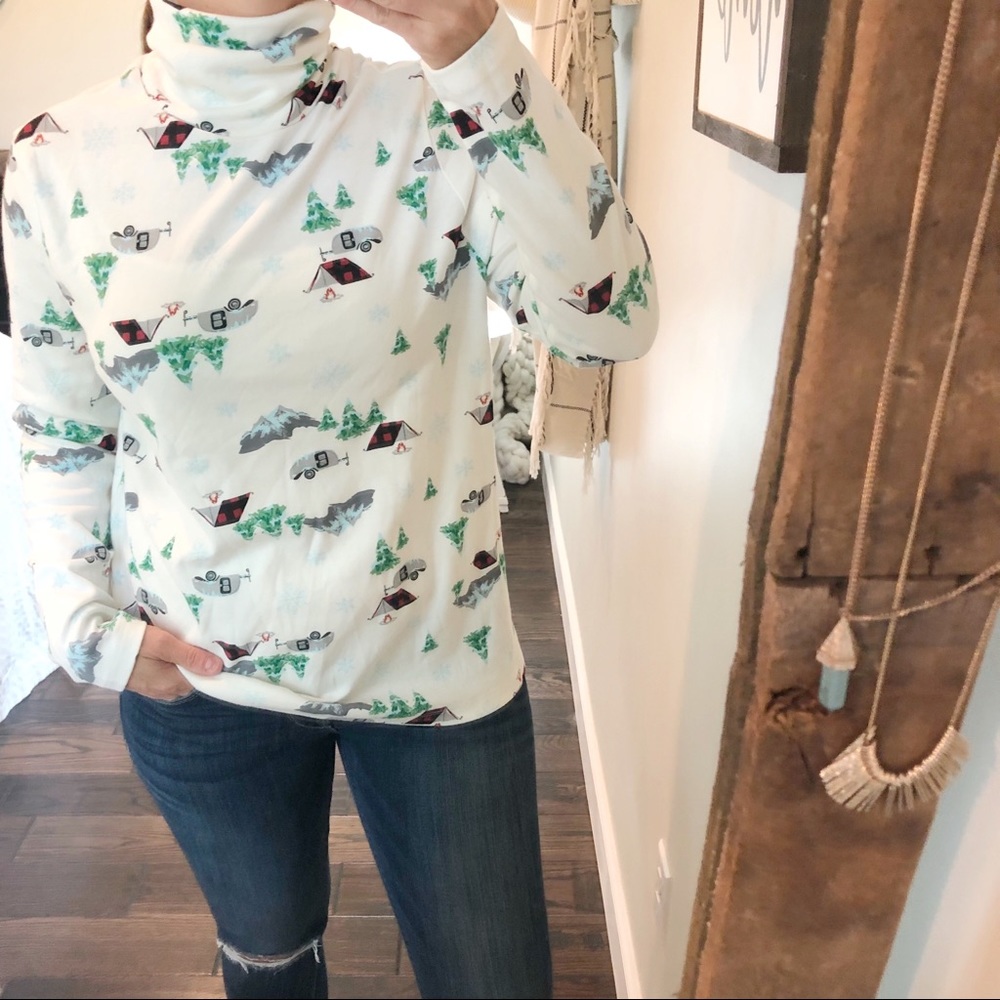 Time & Tru XL Christmas camper turtleneck